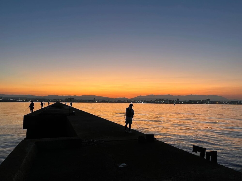 地元の友人と沖堤防。  目的の魚は釣れなかったけど。  のびのび楽しんだ。の画像